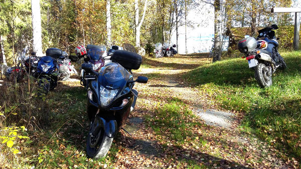 Parkkipaikalla oli varsin täyttä, sillä ajelu saavutti varsin hyvän suosion!