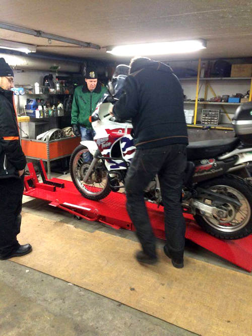 Nostopöydän testausta