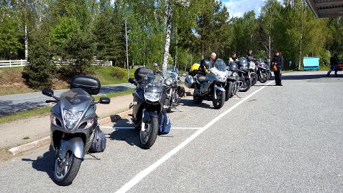 Pyörät parkissa Urjalassa.