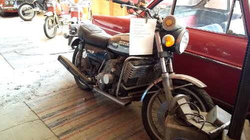 Harvinanen Wankel-moottorilla varustettu Suzuki.